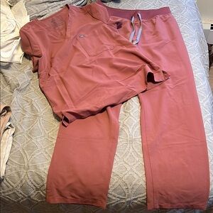 Figs Women's Scrub Set in Dusty Rose